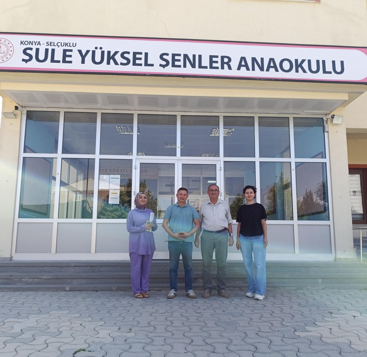 selcukluhem's tweet photo. Kurum Müdürümüz Yaşar KOLUKISA bugün Şule Yüksel Şenler Anaokulunu ziyaret etti.
Ziyaretin sonunda, okulun başarısından duyduğu memnuniyeti dile getiren Kolukısa, öğretmenlere özverili çalışmalarından dolayı teşekkür ederek başarılarının devamını diledi. https://t.co/TFEPqnSGYs