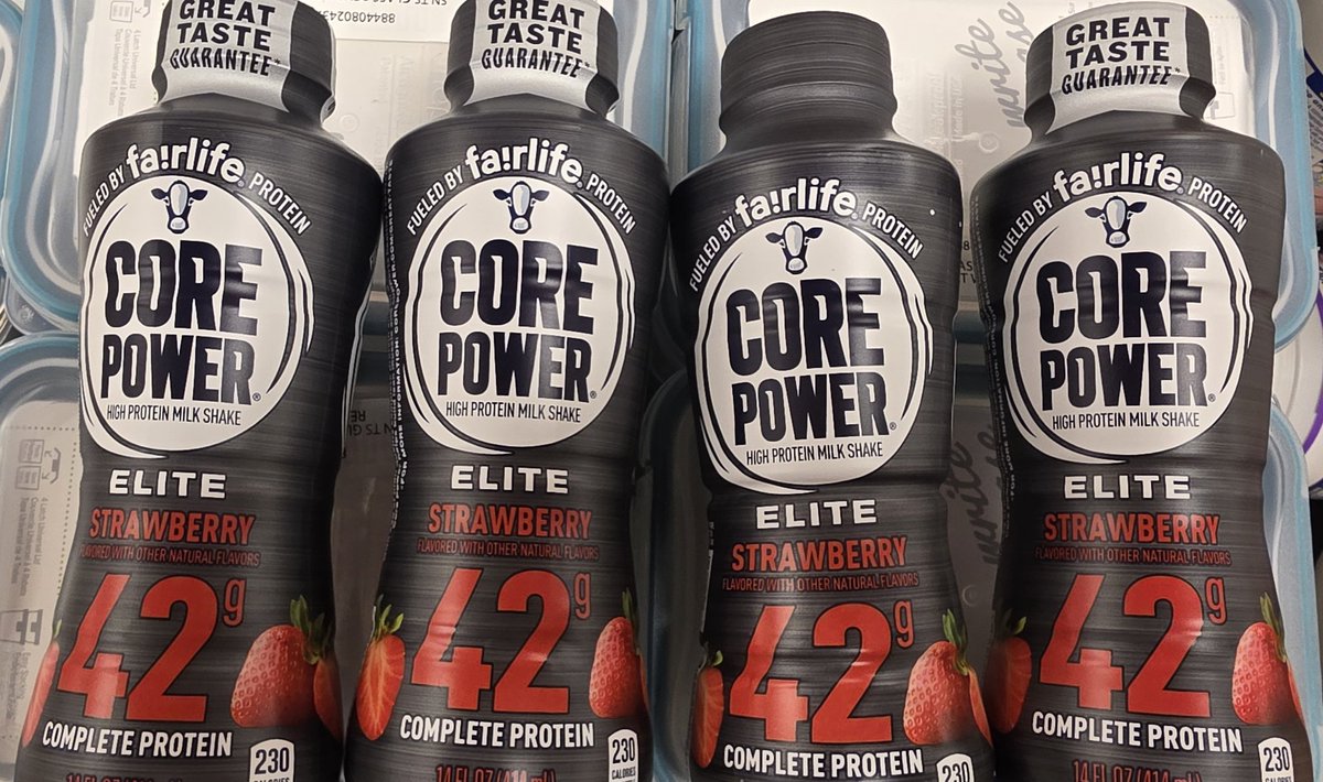 bampac29's tweet image. I swear this stuff is perfection. Simple ingredients, very low in fat and moderation in a car and a very high in protein low in sugar #FairLife #CorePower