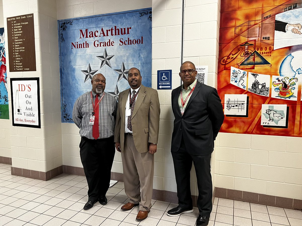Celebrating 90 years for Aldine made me pull my 1993 football jacket out for my closet to represent MacArthur Generals for my staff. Go Big Red <a href="/drgoffney/">Dr. LaTonya M. Goffney</a> <a href="/sshowers_s/">Shauna Showers</a>  <a href="/XMRaldine/">XMR</a>
