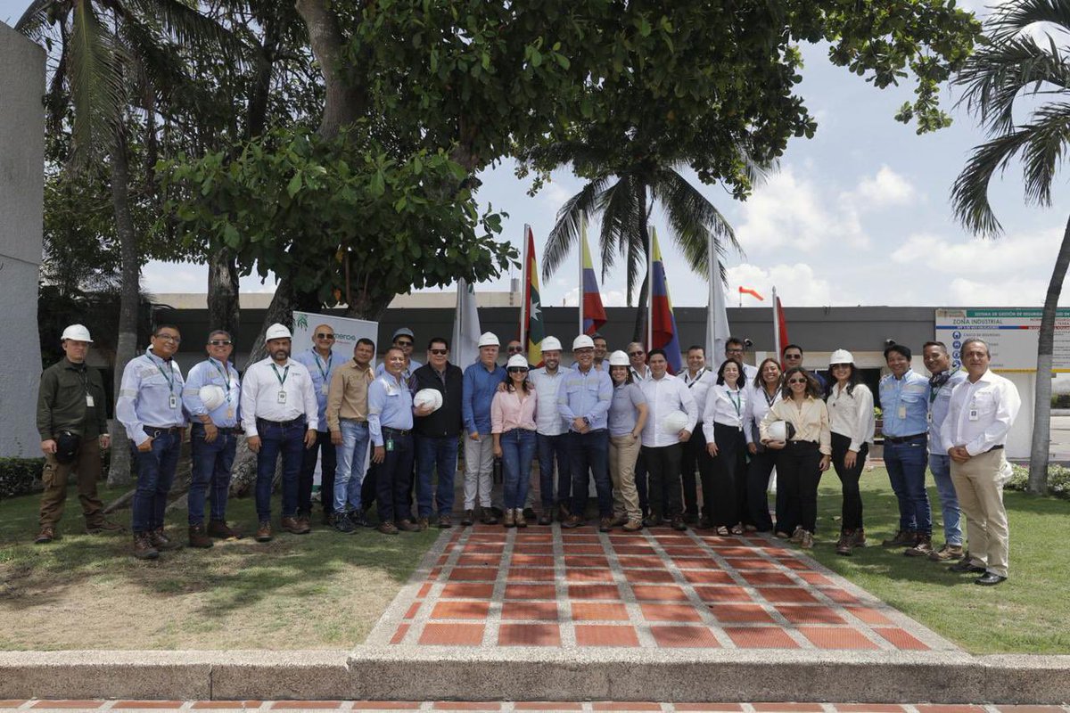 USO Colombia (@usofrenteobrero) on Twitter photo #SomosUSO
Acompañamos en Barranquilla, al ministro de <a href="/MinEnergiaCo/">Minenergía</a> <a href="/PalmaEdwin/">Edwin Palma Egea</a> a visitar Monómeros y esto fue lo que se encontró:
1️⃣ Una empresa con gran potencial de crecimiento, clave para la soberanía alimentaria y la transición energética del país y la región.
2️⃣ Más de #SomosUSO
Acompañamos en Barranquilla, al ministro de <a href="/MinEnergiaCo/">Minenergía</a> <a href="/PalmaEdwin/">Edwin Palma Egea</a> a visitar Monómeros y esto fue lo que se encontró:
1️⃣ Una empresa con gran potencial de crecimiento, clave para la soberanía alimentaria y la transición energética del país y la región.
2️⃣ Más de