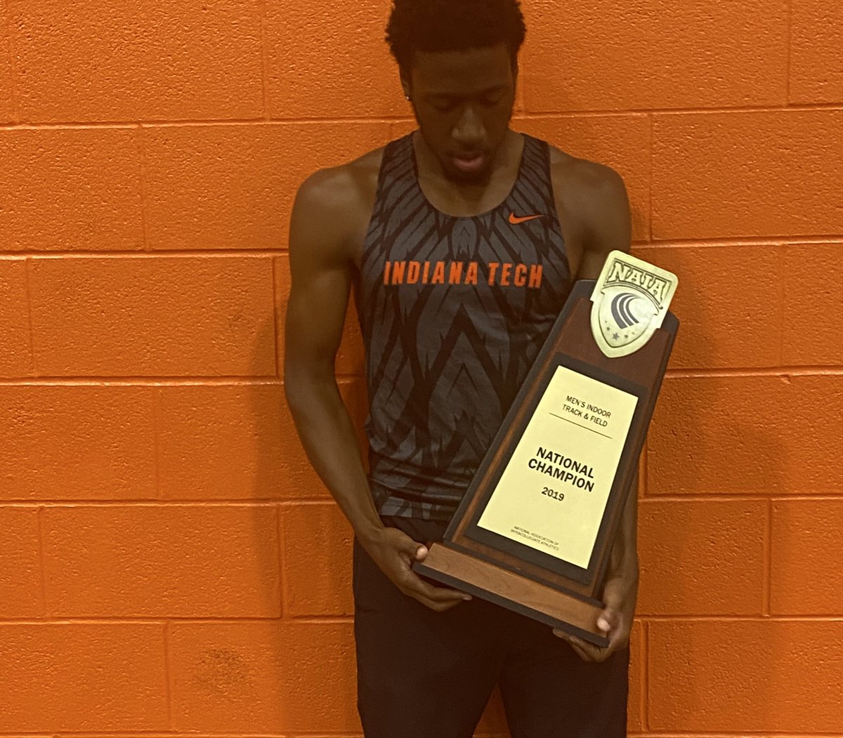 MalikHogan2026's tweet photo. After speaking with @akluchki very blessed to receive an official offer from @IndianaTechXC 🖤🧡 #agtg https://t.co/zz77XsXKHs