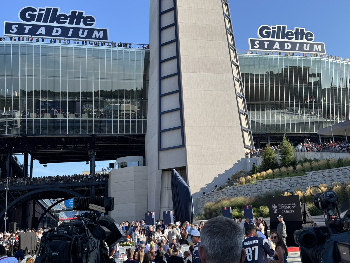 Packed house for Tom Brady statue day.