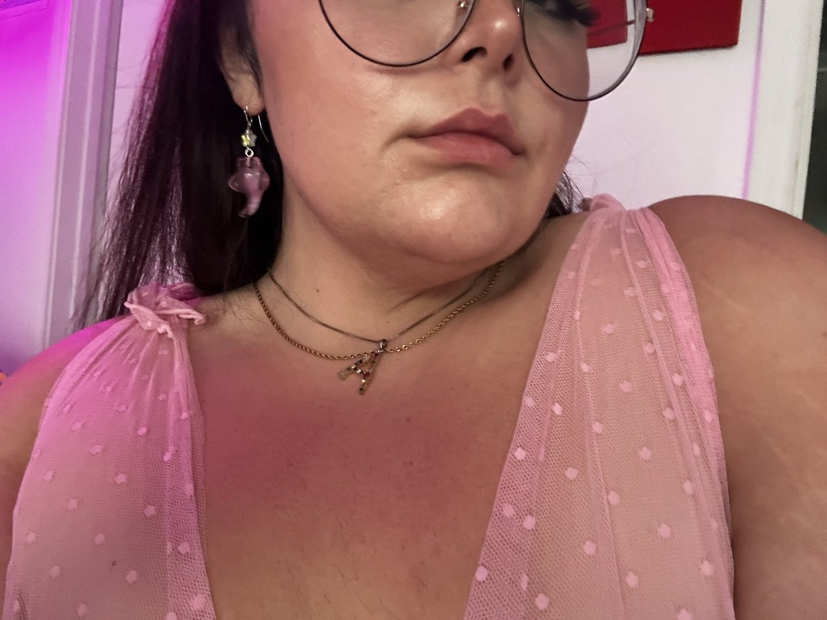 MistressAlly44's tweet photo. You losers still weak for me? https://t.co/KfROHTo9NB