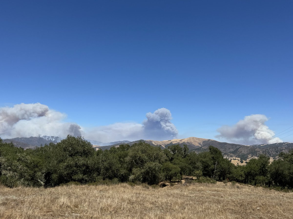 #GiffordFire: Note the three separate heads / smoke columns.