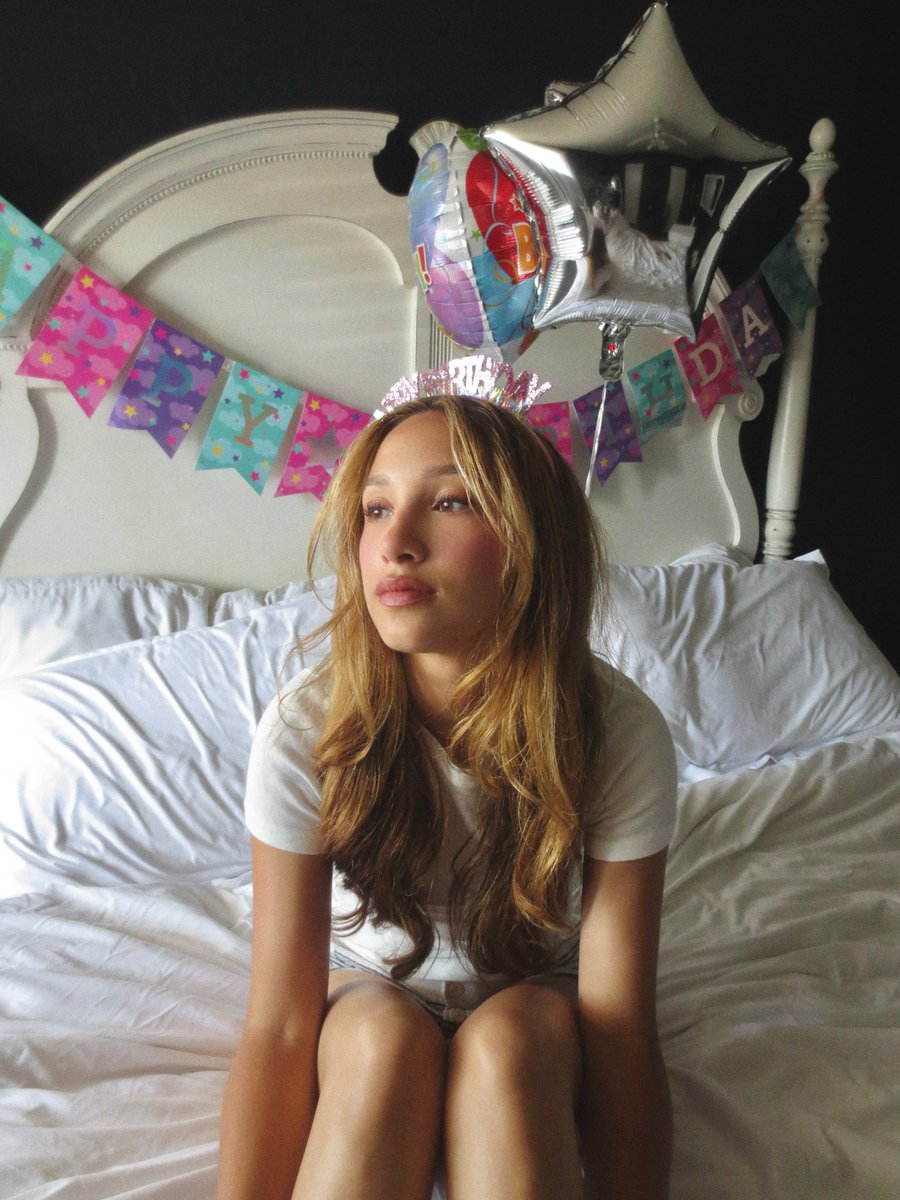 Noa_Drake's tweet photo. Happy birthday to me. https://t.co/7GdlymCIpH