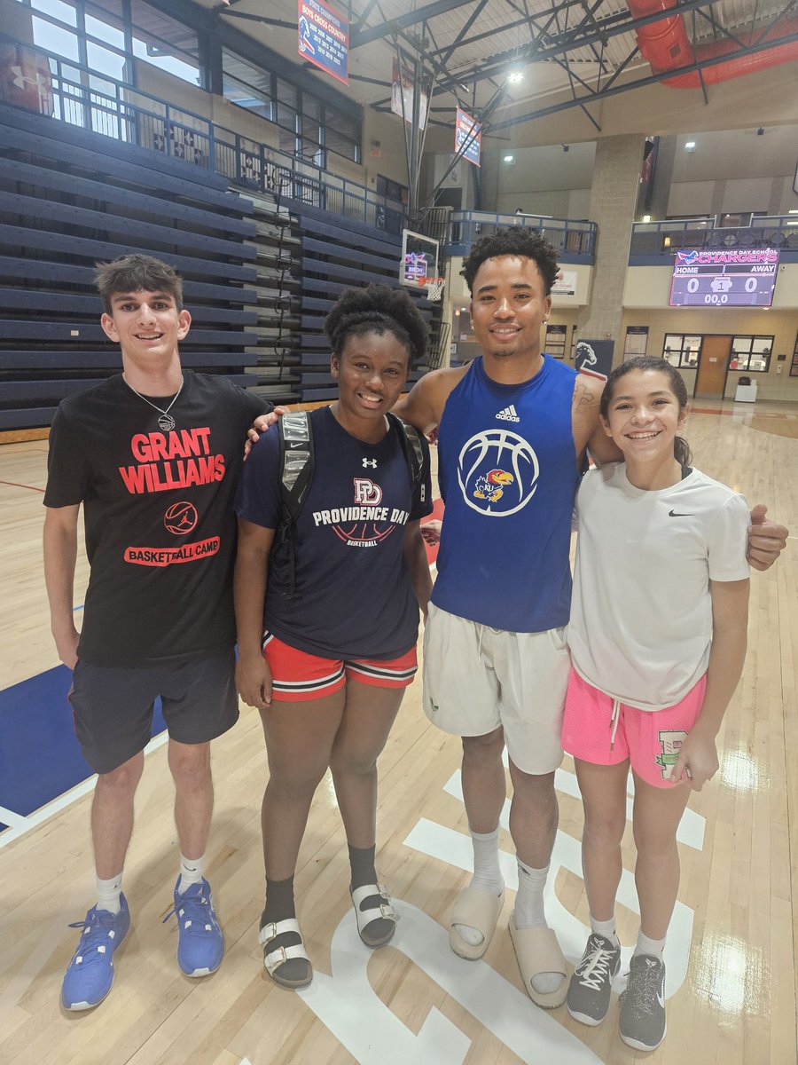 Just a few hoopers getting after it!  #pdschargers