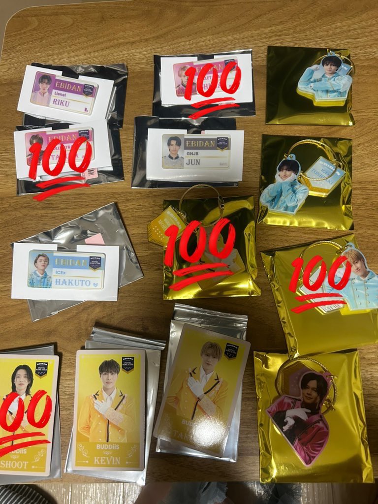 EBIDAN THE LIVE 2025 HOTEL NINE STAR エビライ 交換 ネームバッジ　カード　トレカ

【譲】武藤　森田　筒井　シューヤ　 KEVIN TAKUYA KAI 千田　山本

【求】山中 アクキー&gt;杢代 バッジ&gt;その他山中杢代、買取、近藤

エビライ16日にて手渡し又は郵送

同異種可、心当たりのある方はご連絡ください