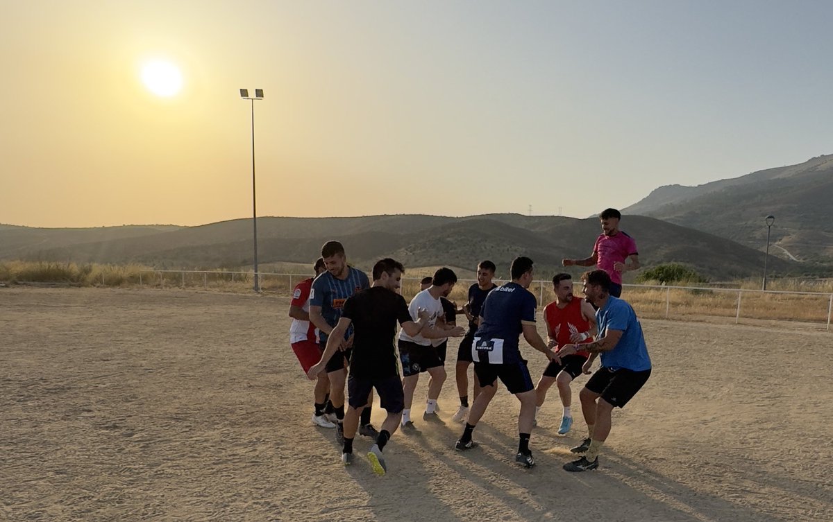 ⚽️ ¡Ultimo entrenamiento antes del primer partido amistoso!

📍Nos vemos mañana en “El Cardal”.

🕜 11:00H