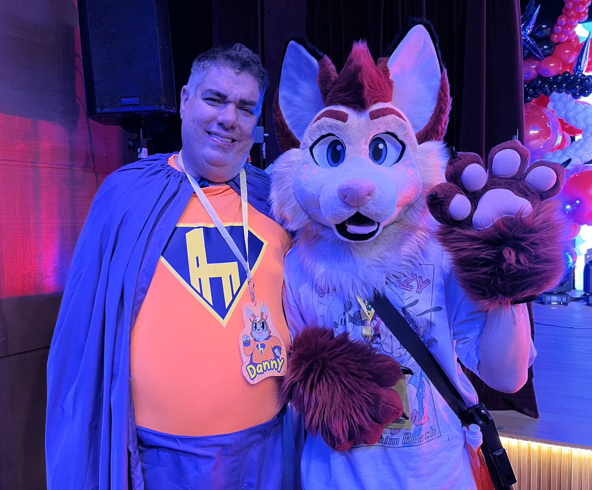 Zyly the Fox! 🧡💛 tweet media