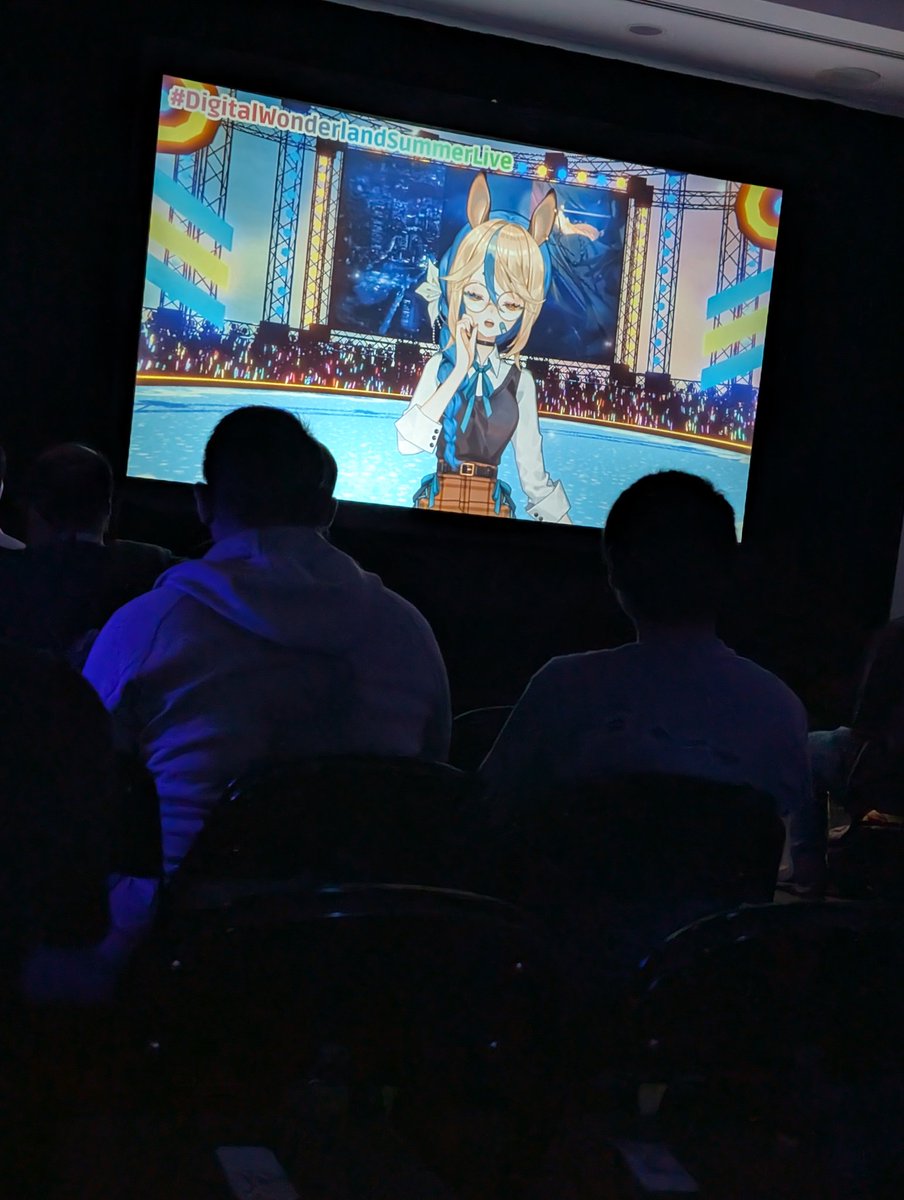 THATS MY HORSEEEEE !!! 💛💙🐴
#digitalwonderlandsummerlive