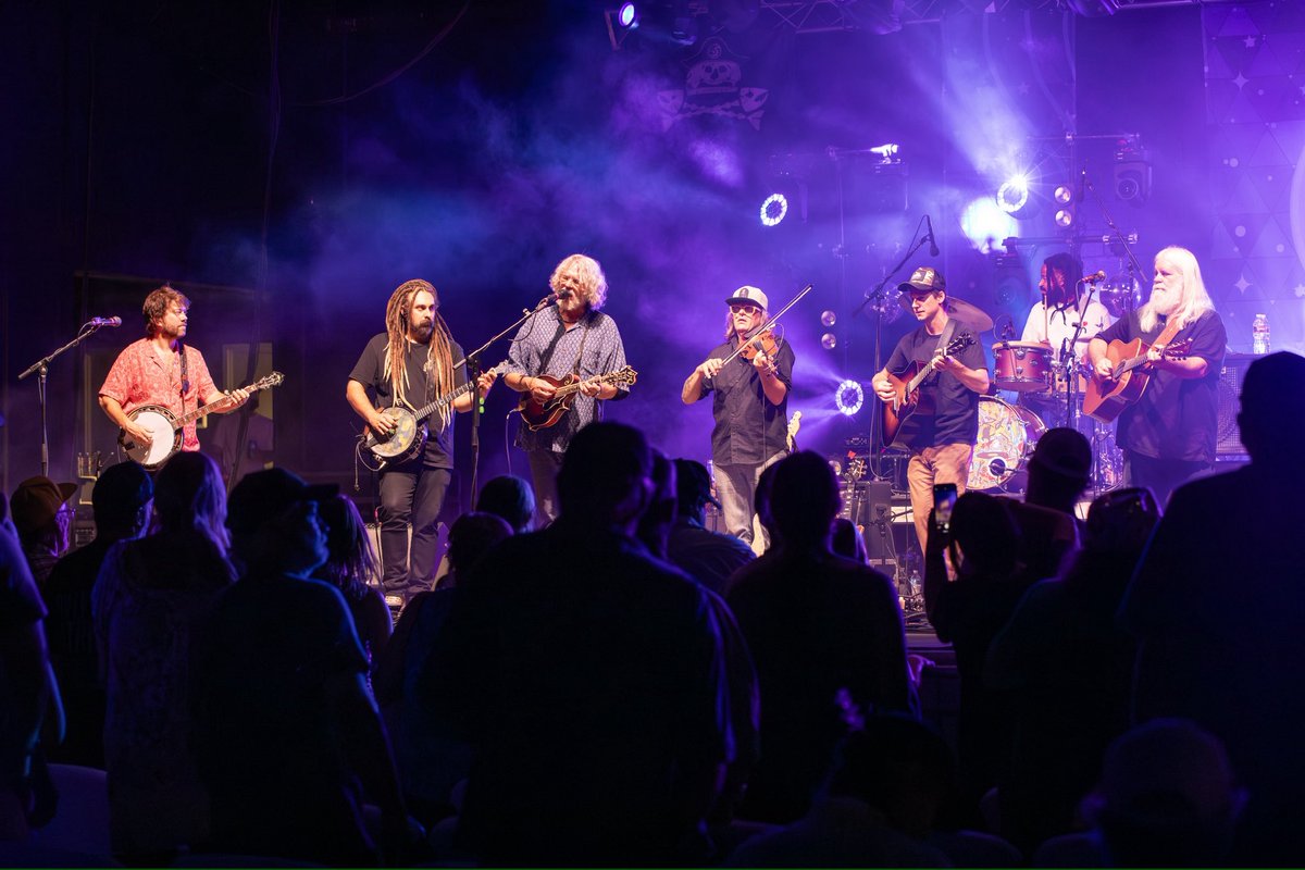 🌅 Thank you Grand Junction! Grand Targhee up next… Ain’t Life Grand? Let’s get ROWDY! 

📸: Adam Drake