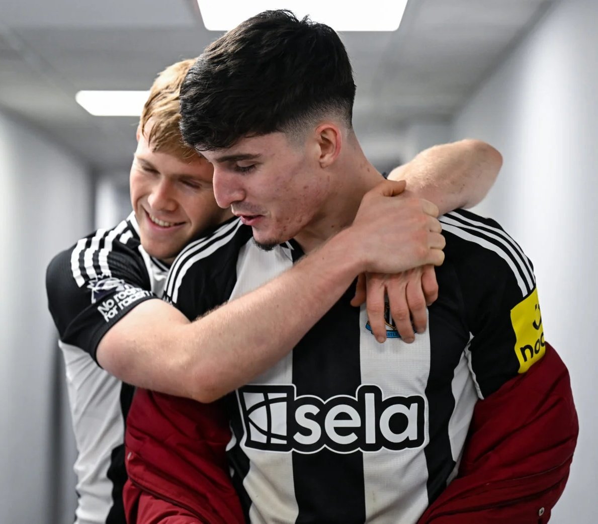 ๐ ๐ผ๐๐๐ต ๐ผ๐ณ ๐๐ต๐ฒ ๐ง๐๐ป๐ฒ #NUFC (@toonmouthtyne) on Twitter photo ๐จ ๐ด๓ ง๓ ข๓ ฅ๓ ฎ๓ ง๓ ฟ EXCLUSIVE:
Some POSITIVE news to end the night on....
Tino and Hall NEW CONTRACTS incoming.
Both have been offered IMPROVED FINANCIAL TERMS and LONGER CONTRACTS to keep the wolves from the door.
Should be announced in the coming weeks.
๐ ๐๏ธ ๐ ๐ค โ
#NUFC ๐จ ๐ด๓ ง๓ ข๓ ฅ๓ ฎ๓ ง๓ ฟ EXCLUSIVE:
Some POSITIVE news to end the night on....
Tino and Hall NEW CONTRACTS incoming.
Both have been offered IMPROVED FINANCIAL TERMS and LONGER CONTRACTS to keep the wolves from the door.
Should be announced in the coming weeks.
๐ ๐๏ธ ๐ ๐ค โ
#NUFC
