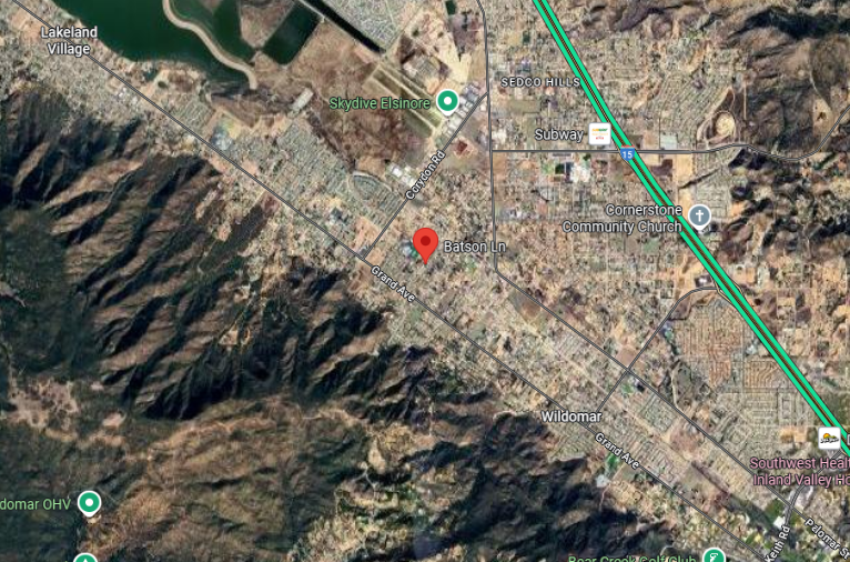 engineco16's tweet photo. #BatsonFire Vegetation fire, requesting a structure response. Batson Lane in #Wildomar. @CALFIRERRU https://t.co/THrqZMtOw0
