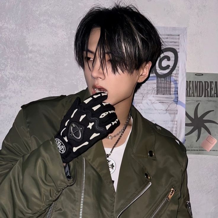 meilvstoo's tweet image. AU #jaywon : 𝘊𝘩𝘪𝘲𝘶𝘪𝘭𝘭𝘰

Dónde Jay y jungwon viven una relación complicada a causa de los padres de jungwon, quienes piensan que Jay solo le traía problemas a su hijo.