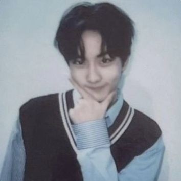 meilvstoo's tweet image. AU #jaywon : 𝘊𝘩𝘪𝘲𝘶𝘪𝘭𝘭𝘰

Dónde Jay y jungwon viven una relación complicada a causa de los padres de jungwon, quienes piensan que Jay solo le traía problemas a su hijo.