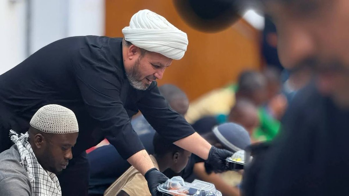 🔴 الان وصول الوفد الأفريقي 
إلى مضيف الـ الصدر الكرام كربلاء المقدسة

اهلا وسهلا