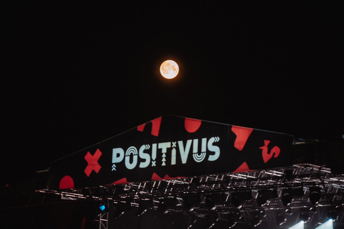 Positivus Festival (@positivus) on Twitter photo Arī pašā pirmajā <a href="/positivus/">Positivus Festival</a> festivālā mēness bija tikpat spožs kā šonakt 🥹🌕
Lai izturīgākajiem superīga nakts ar labākajiem dīdžejiem! Tiekamies atkal rīt!
P.S. Sola lielisku dienu ☀️ Arī pašā pirmajā <a href="/positivus/">Positivus Festival</a> festivālā mēness bija tikpat spožs kā šonakt 🥹🌕
Lai izturīgākajiem superīga nakts ar labākajiem dīdžejiem! Tiekamies atkal rīt!
P.S. Sola lielisku dienu ☀️