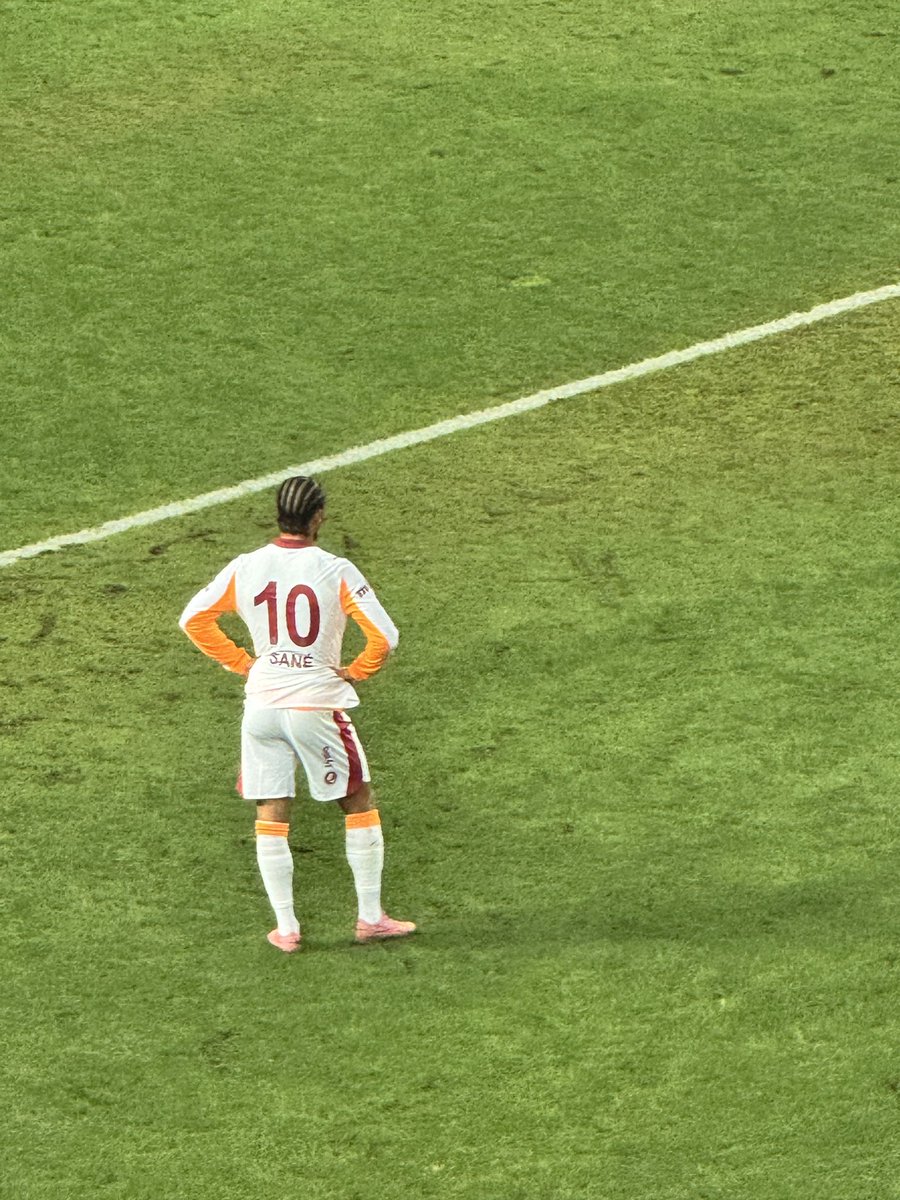 Çıplak gözle <a href="/leroy_sane/">Leroy Sané</a> izlemek bambaşka 🙏💛❤️