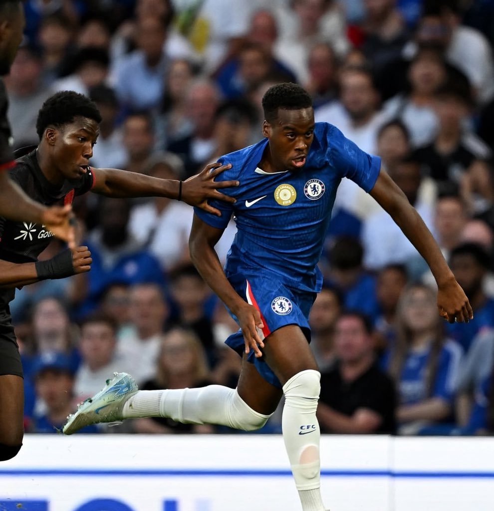 🎙️ Jamie Gittens :

« J'ai parlé à Cole et il m'a simplement dit : "Viens à Chelsea." 😁

L’entraîneur m'a dit de marquer des buts et de faire des passes décisives, de prendre mon joueur à gauche et à droite, d'avoir un produit final et de travailler dur. »