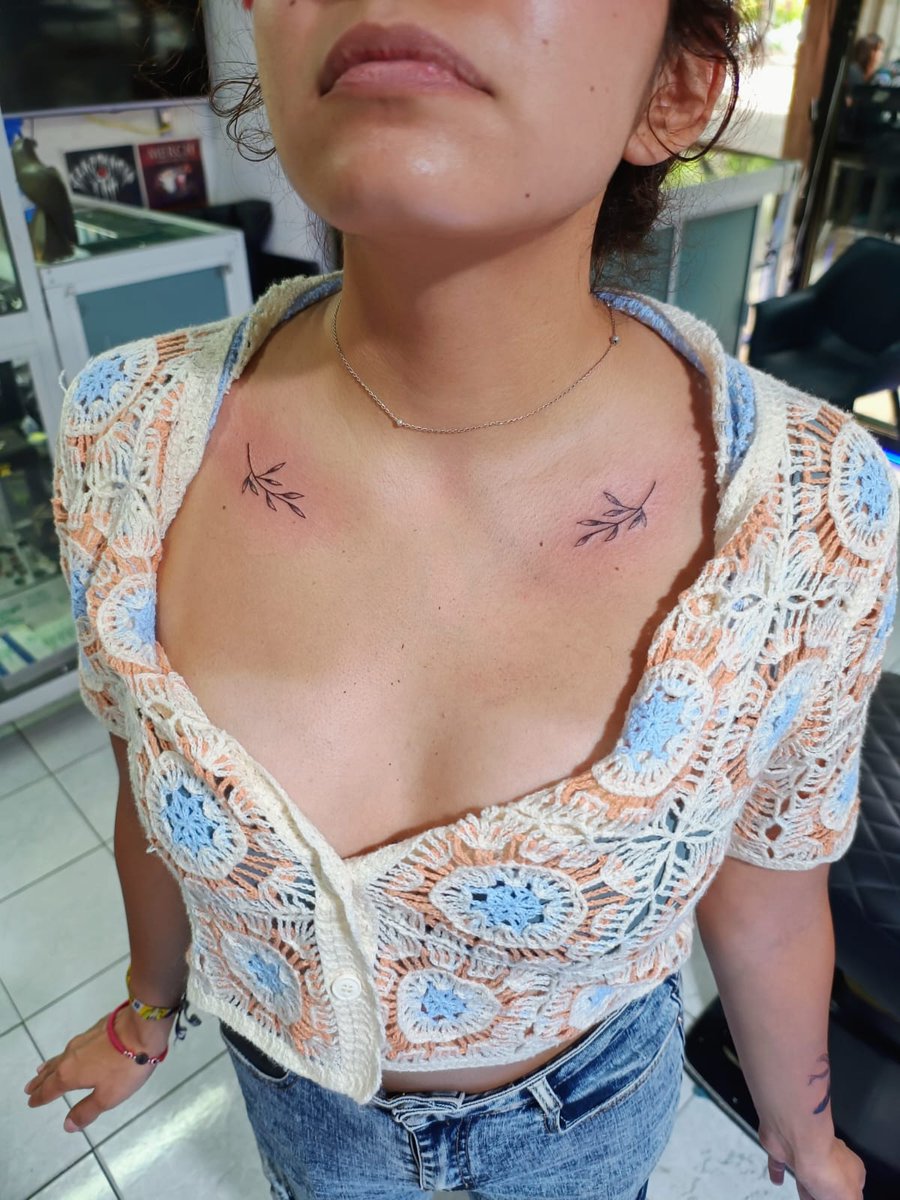 Fue muy divertido hacerle estos bonitos tatuajitos a mi preciosa amiga Danny  
Que opinas ?  Te gusta como se ven ? 
Tengo espacios disponibles 
Precio especial para la bandita del ambiente sw.