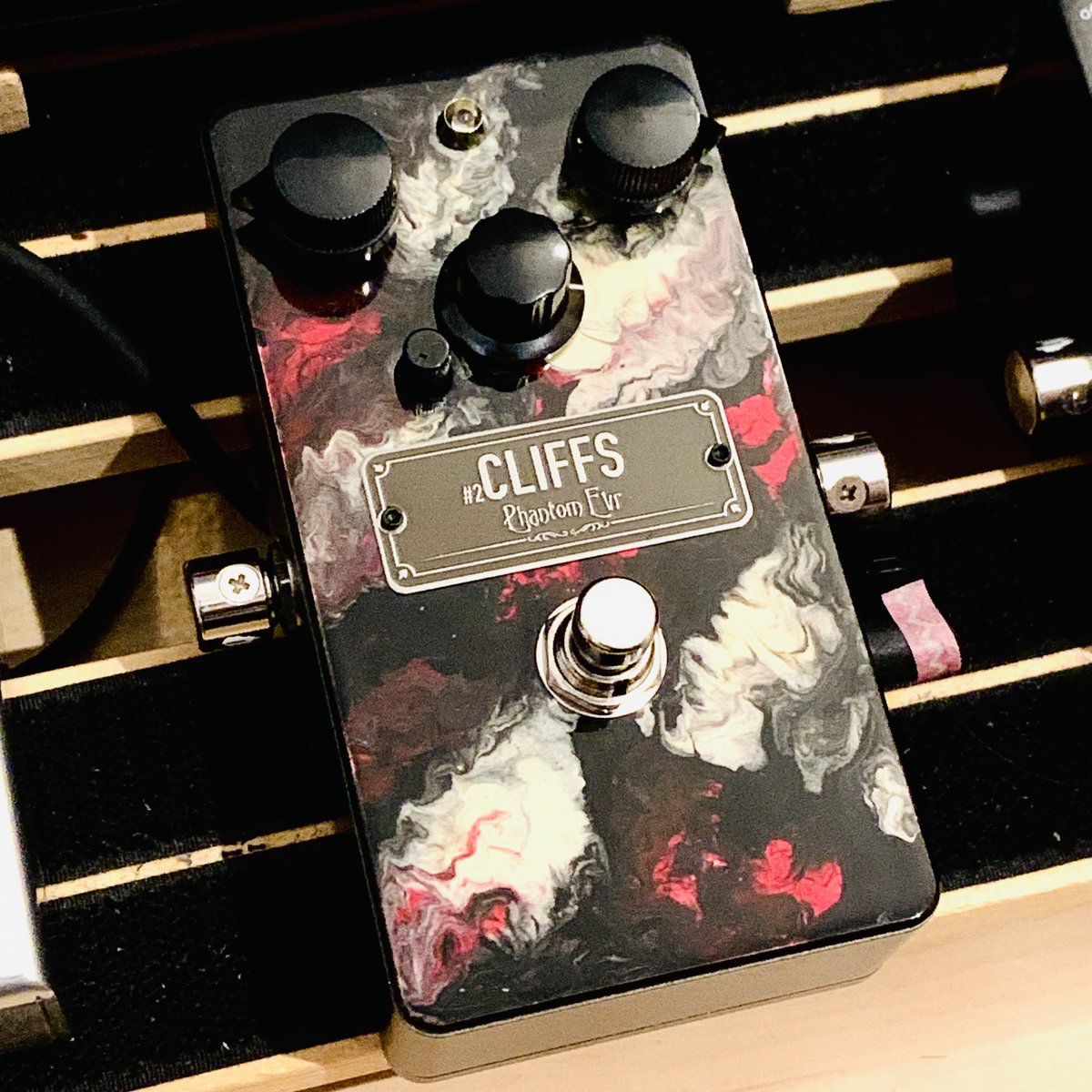 Phantom EVR CLIFFS、「ディストーションの気持ち良さの真髄を追究