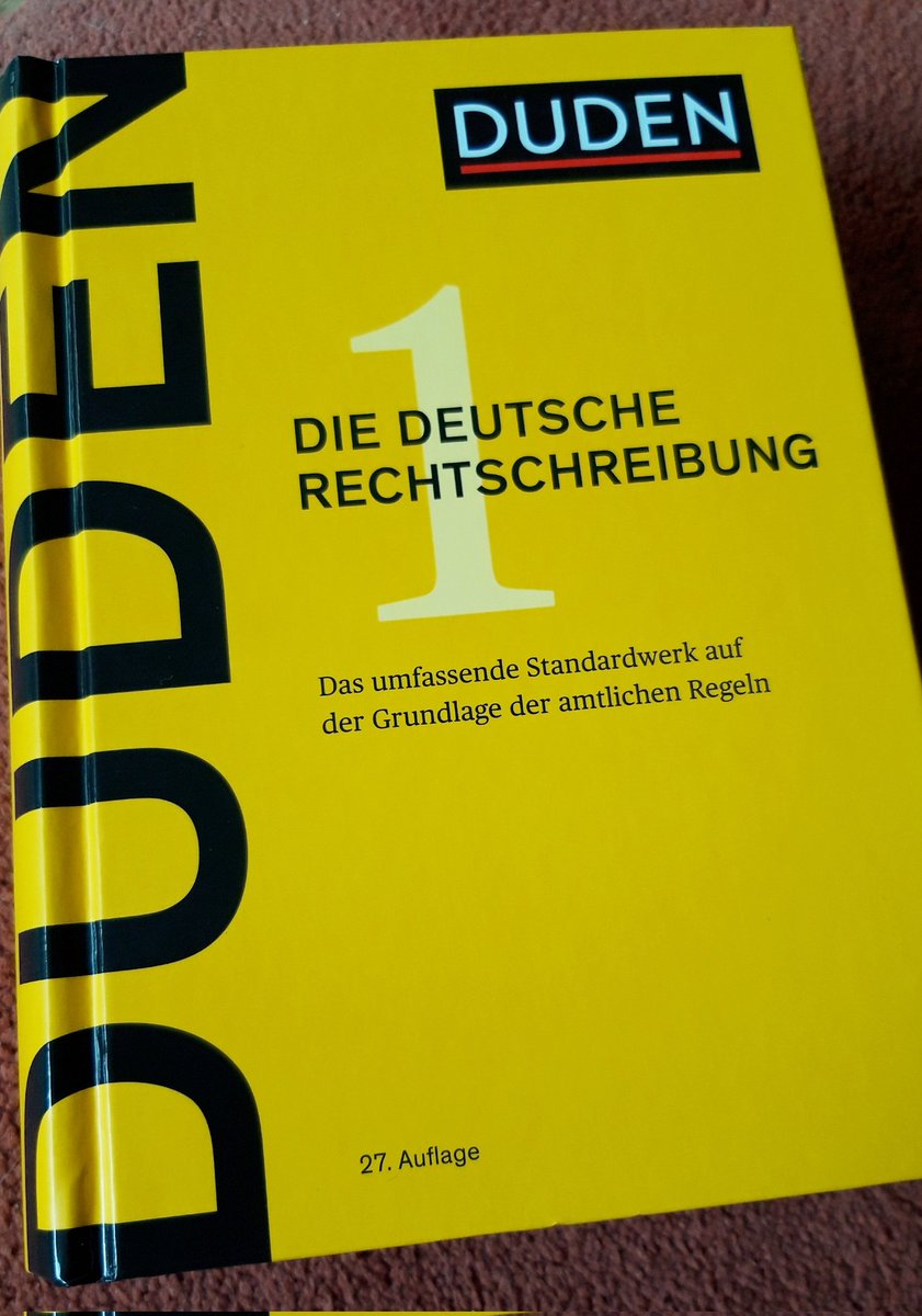 Vor 8 Jahren, am 9. August 2017, erschien die 27. Auflage des Rechtschreibdudens.
Mit 1.264 Seiten ist er 6,2 cm dick, 1.220 g schwer und bietet in seinem Inneren rund 145.000 Stichwörter.
Dazu gab es die kleine Beilage "Deutsche Rechtschreibung in Kürze".

#Duden
<a href="/Dudenverlag/">Duden</a>