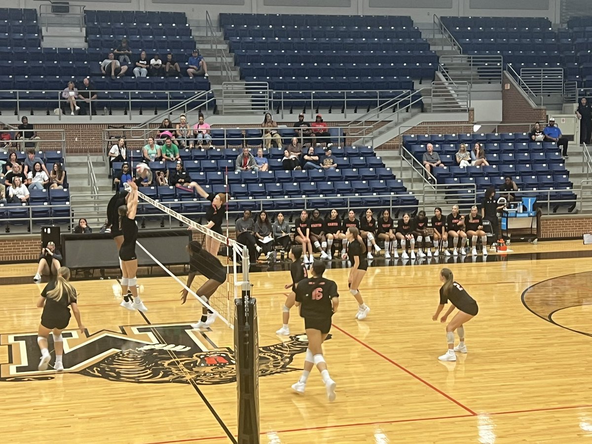 EricWhite1971's tweet photo. Early season work for Martin Volleyball! @AISD_ATH @martinwarriorvb https://t.co/1dGUTEvMox
