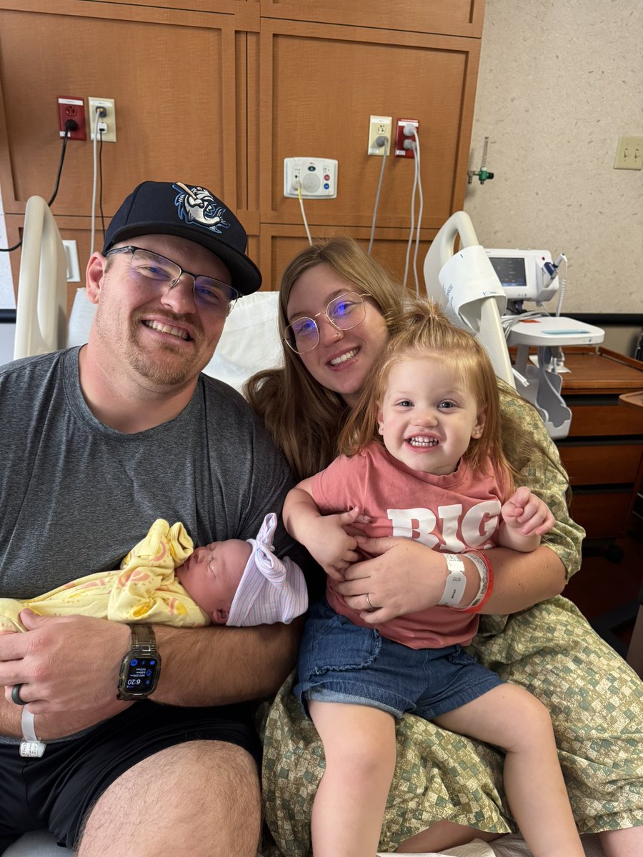 Landry Claire Pawelek made her appearance on Wednesday! 7lbs 10oz 20.75in. Kamryn loves her little sister! #GirlDad