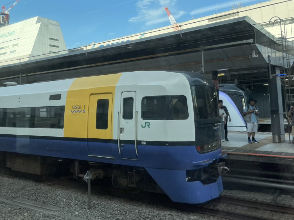 おはようございます☀
お盆休みで255が走っていますが、僕はELぐんまを撮影しに行きます！