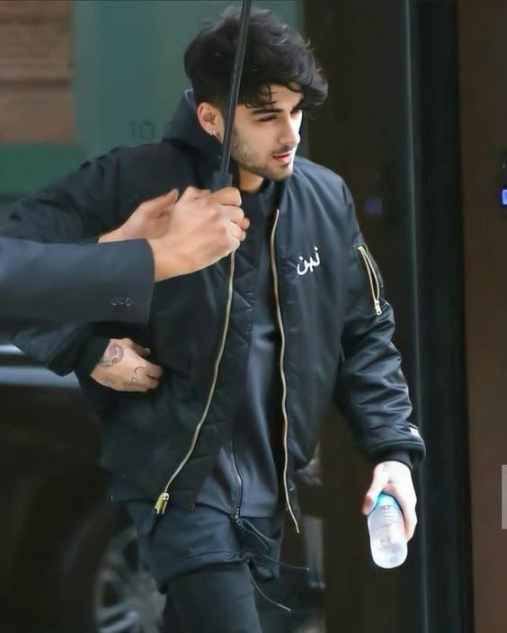niazkyun's tweet image. drop the merch again zayn, i have money now