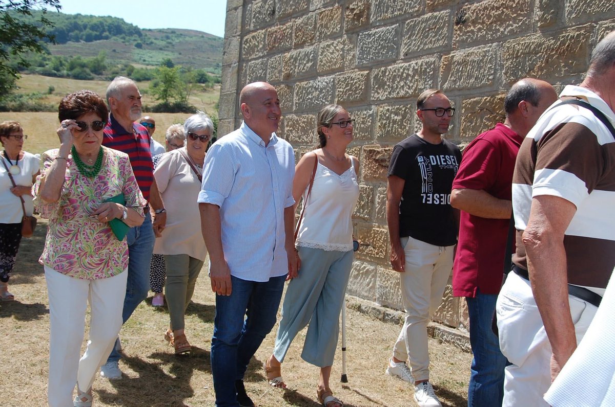 📸 He acompañado a José Carlos Lantarón, concejal de #LasRozasdeValdearroyo, junto a <a href="/SergioBalbontin/">Sergio Balbontín</a> y Beatriz de la Pinta, en las fiestas del municipio ❤️

Nuestro compromiso con las pequeñas agrupaciones es firme: que nadie se sienta solo 🤝

Siempre cerca, siempre juntos 💪