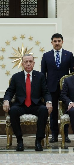 Bir adım yakınında, gerisindedir..
Sadâkati karakterinin derin çizgisidir...

#Cumhurbaşkanlığı Özel Kalem Müdürümüz Büyükelçi Prof. Dr. Sayın Hasan Doğan (<a href="/hasandogan/">Hasan Doğan</a>) hocamızdan..