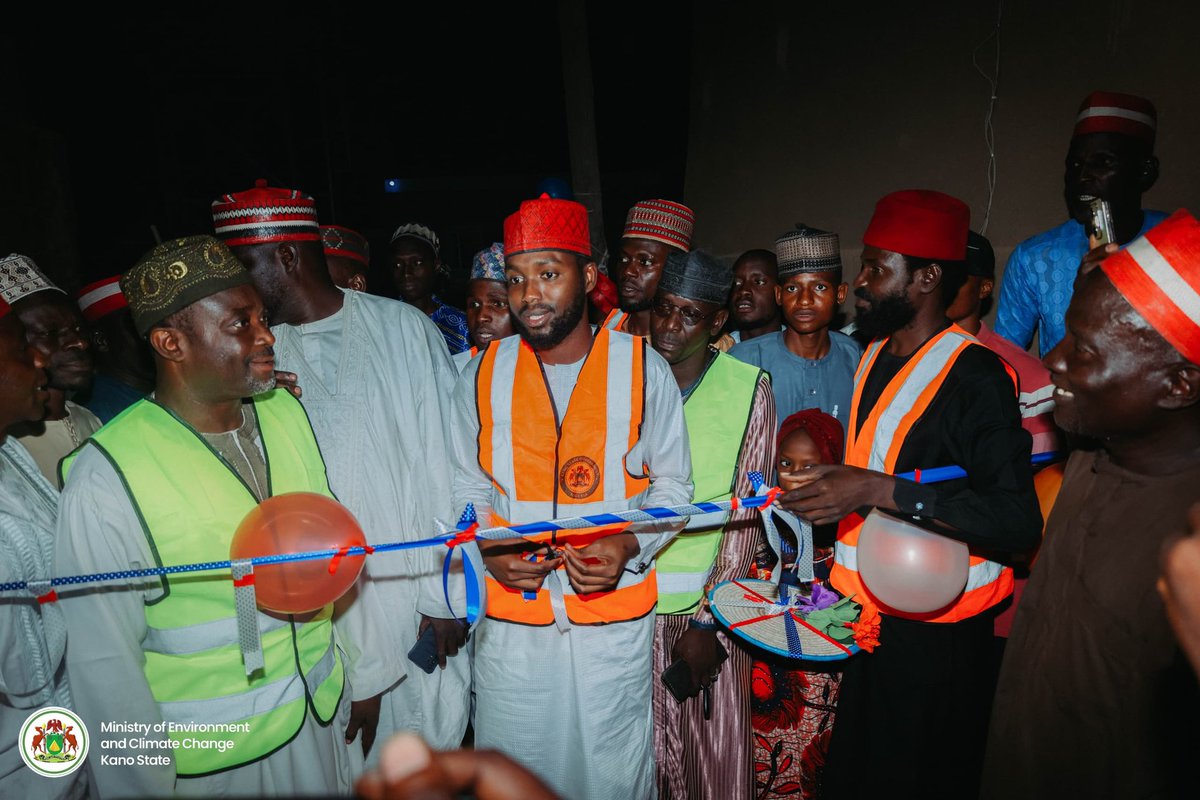 A daren yau mun ƙaddamar da shirin 𝐋𝐮𝐧𝐠𝐮 𝐊𝐚𝐥-𝐊𝐚𝐥 a lokon gidan Ɗan Isa dake Unguwar Yakasai. Wannan shiri ne na musamman na Mai Girma Gwamnan Jihar Kano, Alhaji Abba Kabir Yusuf domin inganta tsafta, lafiyar muhalli, da tsaro a unguwanni masu cunkoson jama’a.

Ta