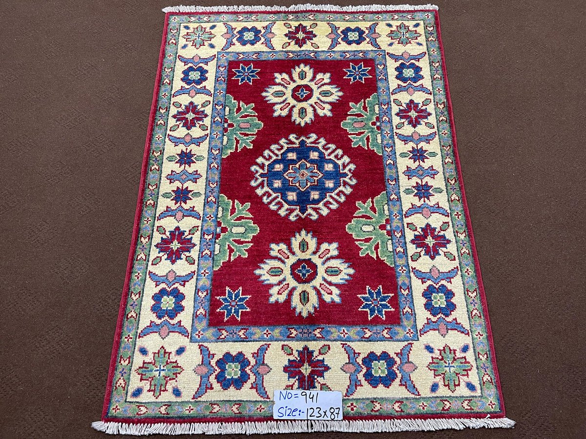 ServisCheetah's tweet image. On sale for not 215$ shipped. 

Pick any.

LFG. Got a batch of Afghan Rugs from my Rug maker. This batch is going to be priced very close to Cost.

Sale continues.
Hand knotted Afghan Rugs.
Fine wool on cotton.
Size: 5x3 approximate.
On sale Price for:  215$ shipped.
Unbeatable…