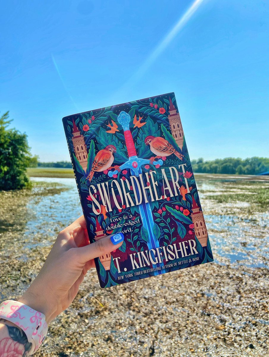Love is a double-edged sword💚🗡️

The delightful charm of The Princess Bride meets the delicious bodyguard romance of From Blood and Ash in this cozy fantasy romance from New York Times bestselling author T. Kingfisher✨
