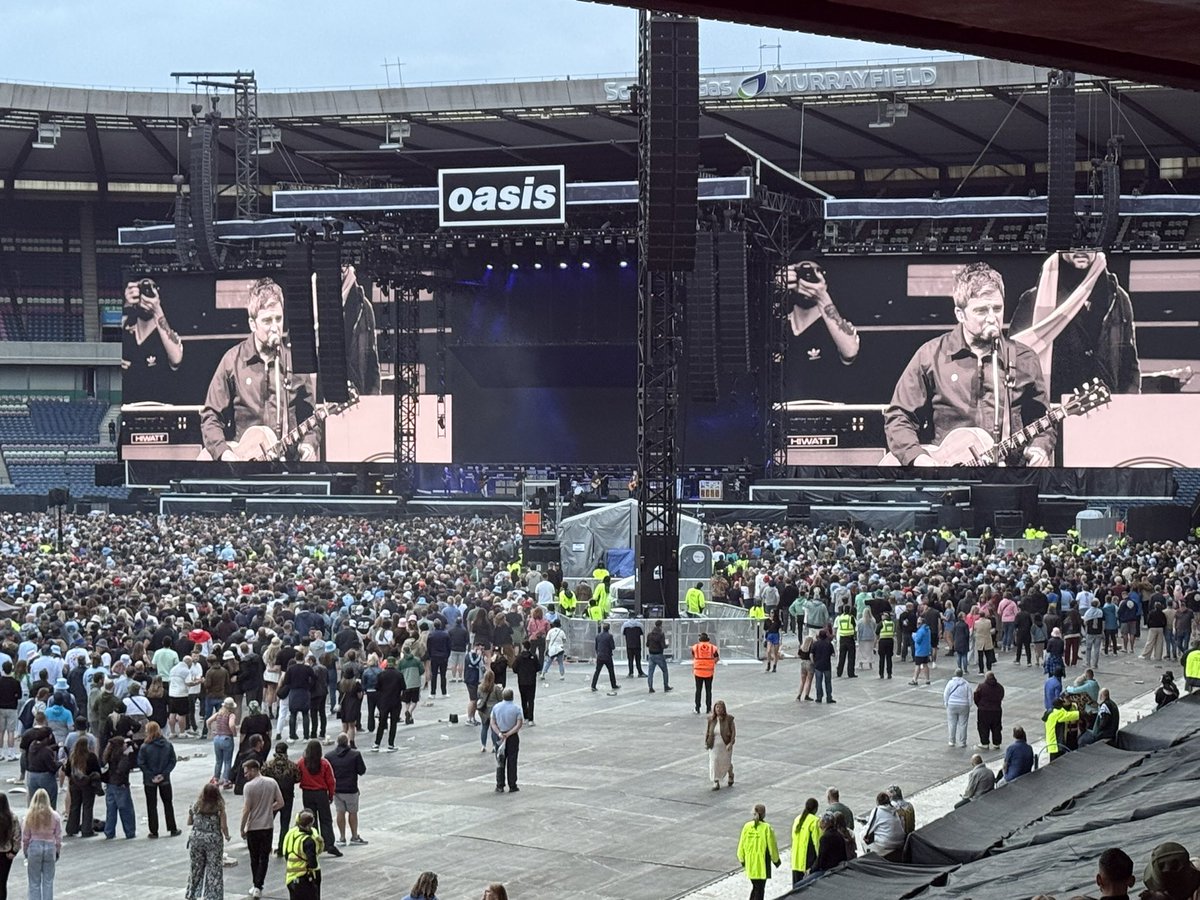 What a fucking night ❤️ #Oasis25