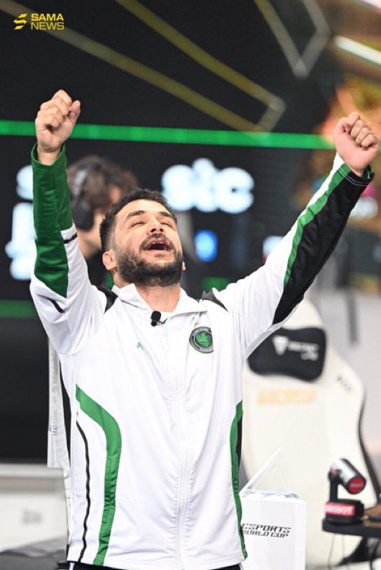 هيا اشياء لا تشترى ولحظات لا تنسى 💚

المحبة من الله 🙏🏻

والله يقدرني وافرحكم بالبطولات العالمية.. 🫡