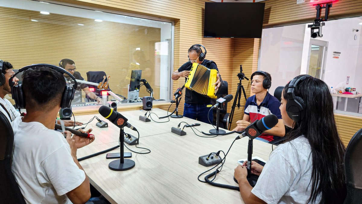RadNalCo's tweet photo. #MúsicaDeMiTerritorio A través de los 106.3 FM de Radio Nacional de Colombia, en la Emisora de Paz de Agustín Codazzi, nos acompañó la agrupación Distinto Vallenato, un grupo musical oriundo de este municipio que llegó a nuestro estudio con todo el sabor, talento y esencia del folclor vallenato.