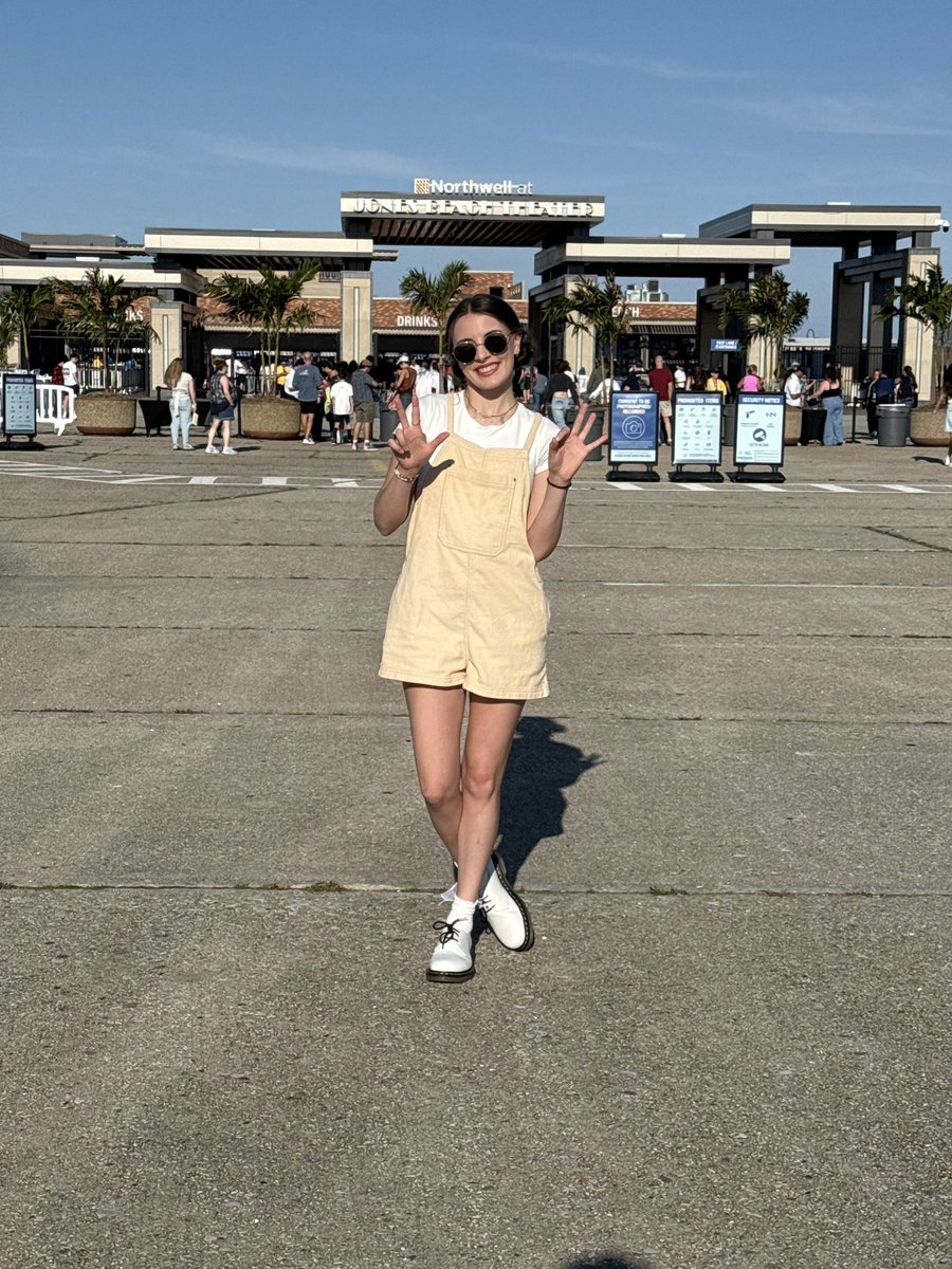 megan_moritz's tweet photo. forgot to post Wednesday but show 38 in NJ and show 39 tonight! @AJRBrothers https://t.co/F7y2e4STVP