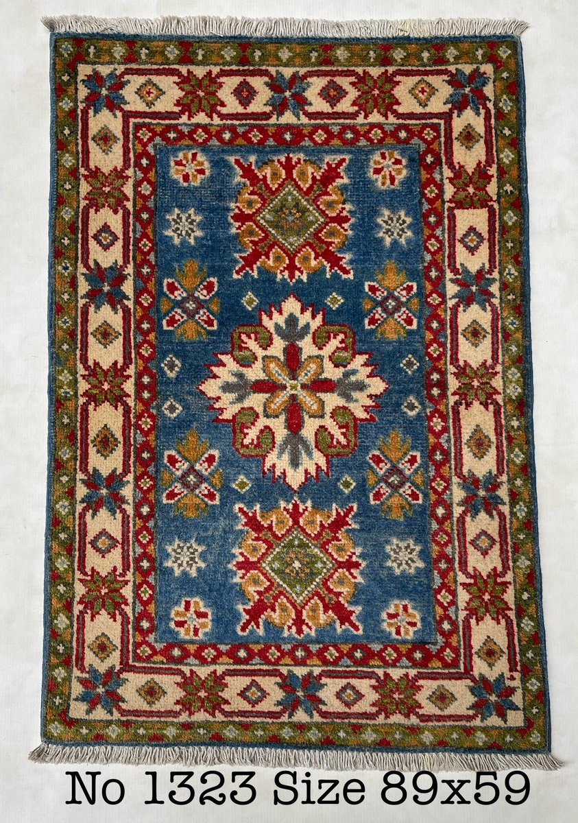 ServisCheetah's tweet image. On sale for not 150$ shipped. 

Got a batch of Afghan Rugs from my Rug maker. This batch is going to be priced very close to Cost.

Sale continues.
Hand knotted Afghan Rugs.
Fine wool on cotton.
Size: 3x2 feet approximate.
On sale Price for:  150$ shipped.
Unbeatable Price.