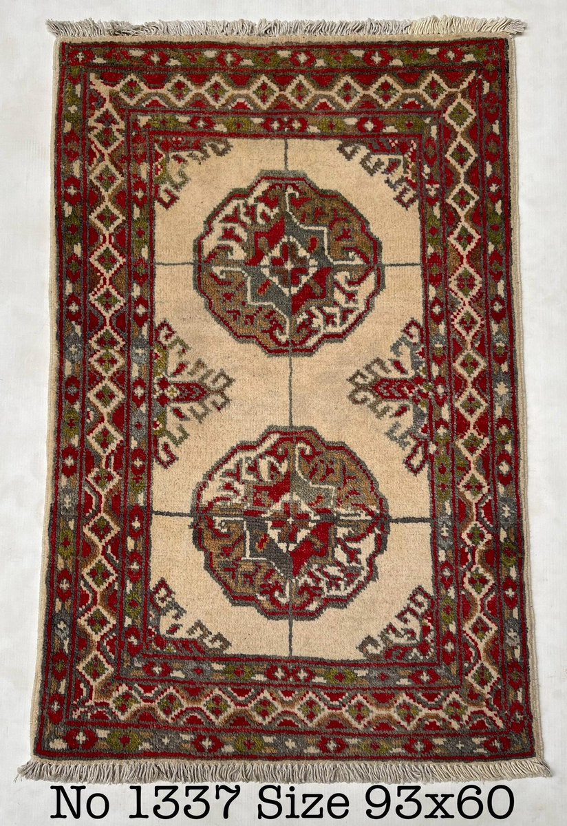ServisCheetah's tweet image. On sale for not 150$ shipped. 

Got a batch of Afghan Rugs from my Rug maker. This batch is going to be priced very close to Cost.

Sale continues.
Hand knotted Afghan Rugs.
Fine wool on cotton.
Size: 3x2 feet approximate.
On sale Price for:  150$ shipped.
Unbeatable Price.