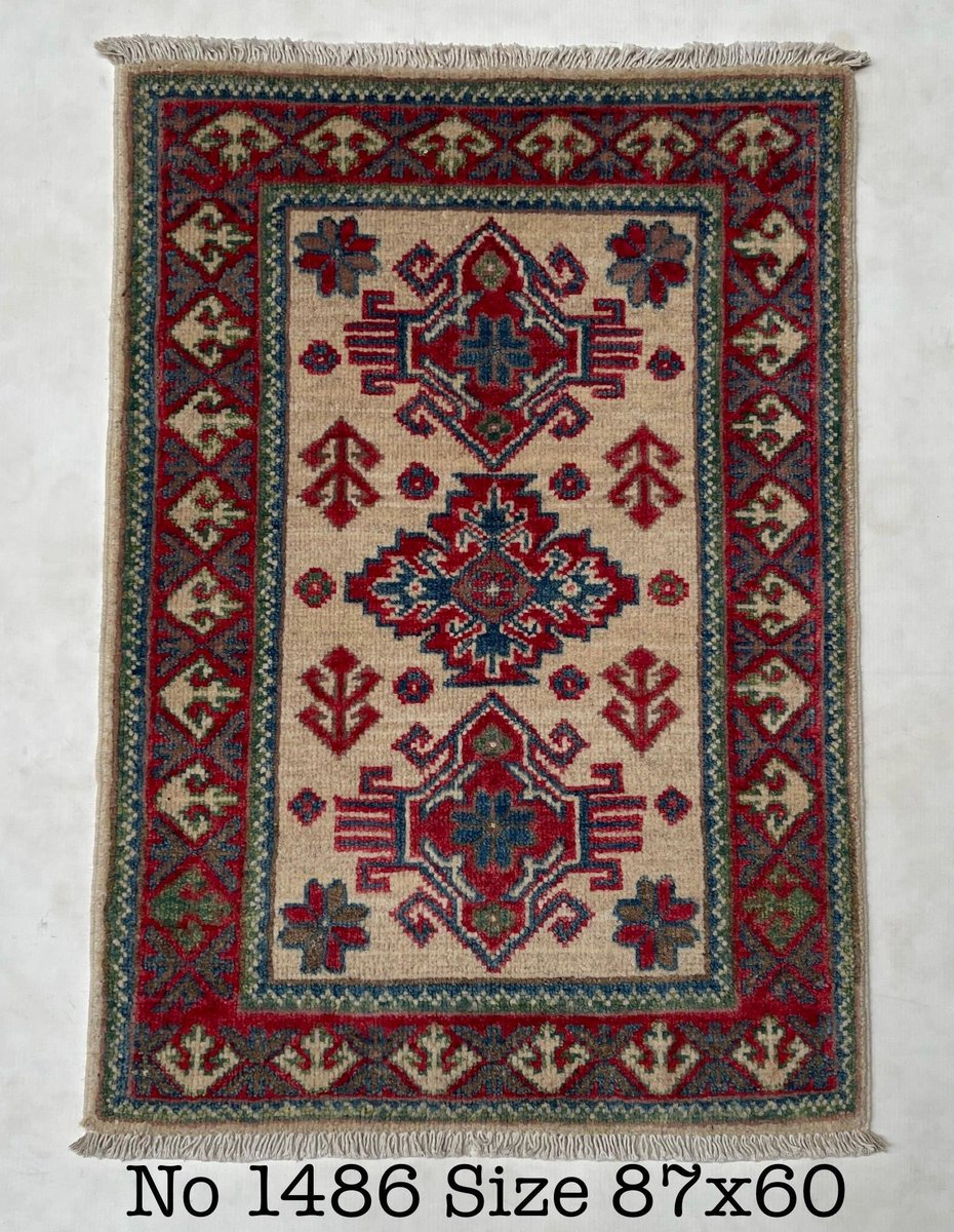 ServisCheetah's tweet image. On sale for not 150$ shipped. 

Got a batch of Afghan Rugs from my Rug maker. This batch is going to be priced very close to Cost.

Sale continues.
Hand knotted Afghan Rugs.
Fine wool on cotton.
Size: 3x2 feet approximate.
On sale Price for:  150$ shipped.
Unbeatable Price.