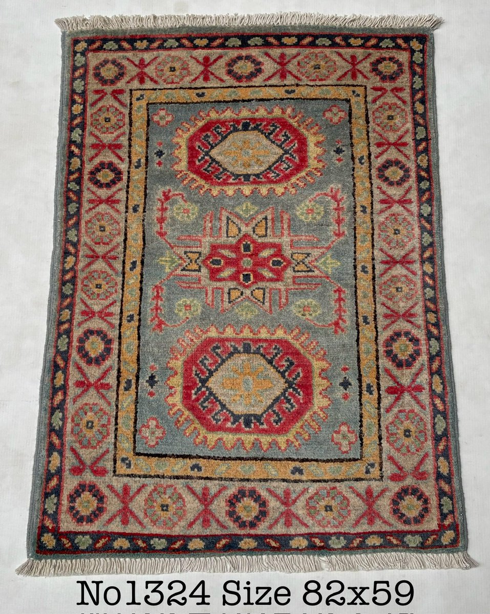 ServisCheetah's tweet image. On sale for not 150$ shipped. 

Got a batch of Afghan Rugs from my Rug maker. This batch is going to be priced very close to Cost.

Sale continues.
Hand knotted Afghan Rugs.
Fine wool on cotton.
Size: 3x2 feet approximate.
On sale Price for:  150$ shipped.
Unbeatable Price.