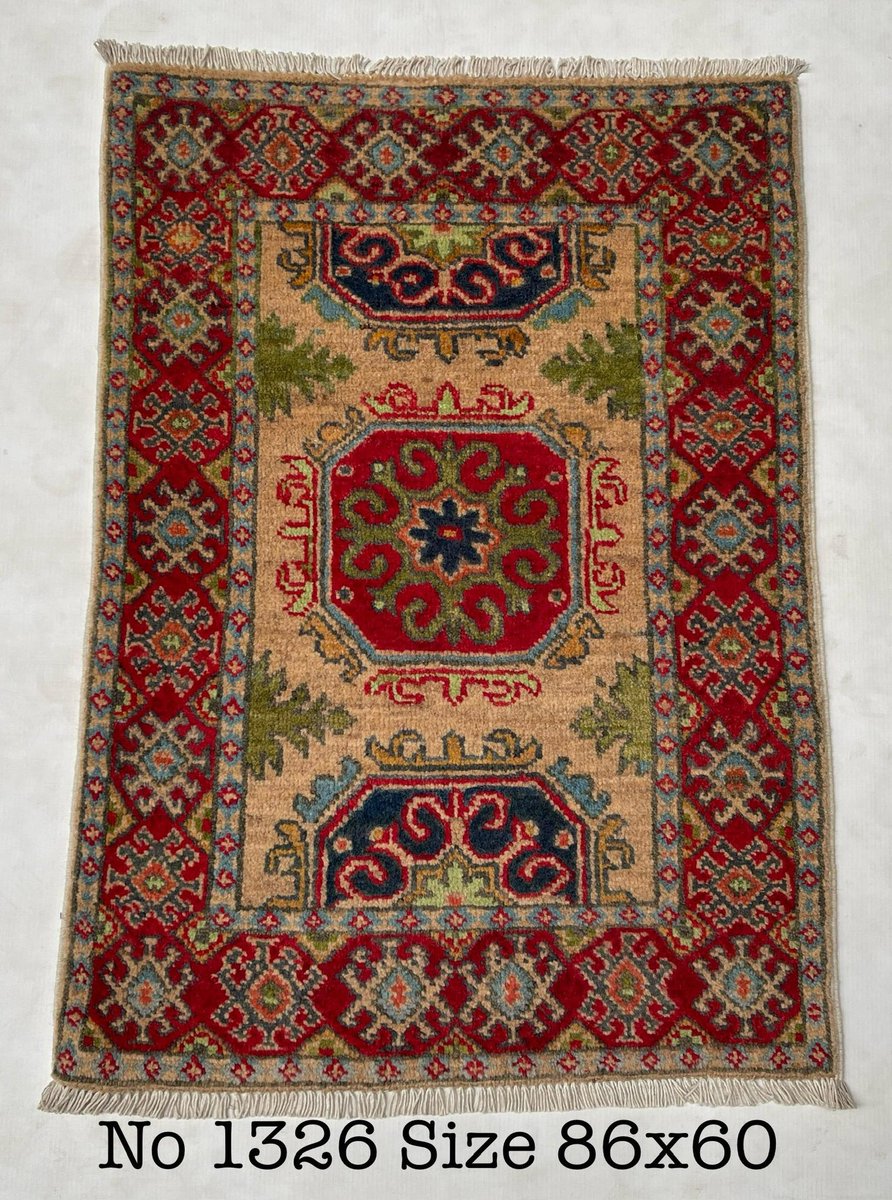 ServisCheetah's tweet image. On sale for not 150$ shipped. 

Got a batch of Afghan Rugs from my Rug maker. This batch is going to be priced very close to Cost.

Sale continues.
Hand knotted Afghan Rugs.
Fine wool on cotton.
Size: 3x2 feet approximate.
On sale Price for:  150$ shipped.
Unbeatable Price.