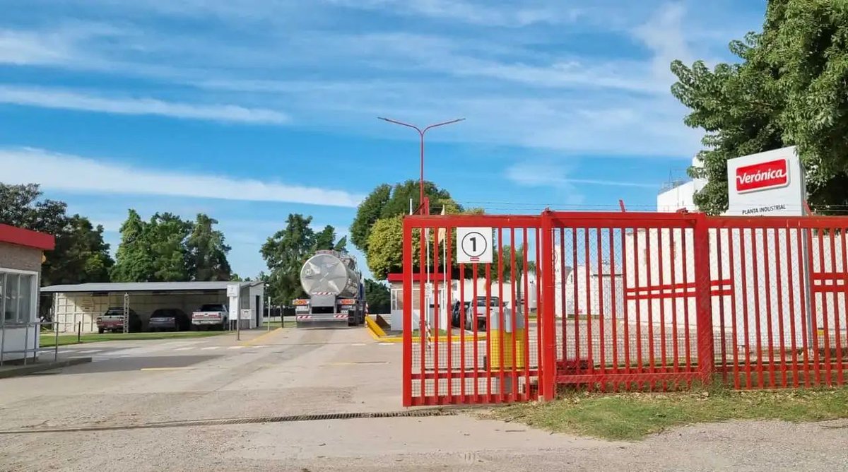 eDairyNewsEs's tweet image. Gigante #lácteo corta #sueldos y anticipa despidos masivos. Lea la Noticia 👉  buff.ly/9Ca7Aef