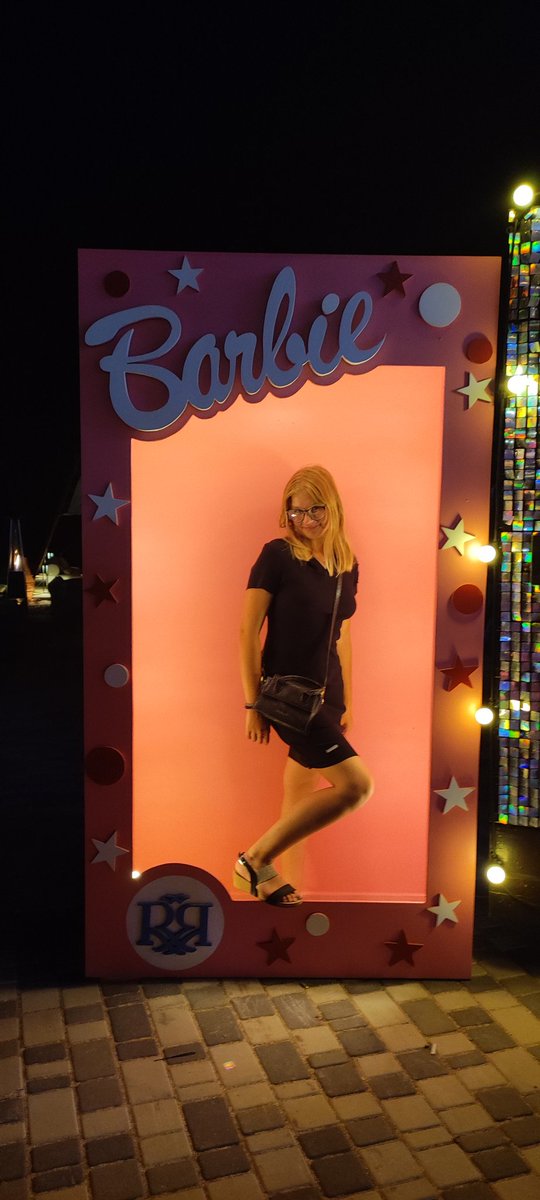 SlavaLim's tweet image. "Если нужно объяснять, то не нужно объяснять!" © Оля Бузова. Казантип. Щёлкино 2025 г. 🌊☀️🌴
___
"Спасибо Керчь!" © Оля Бузова там же. 😁