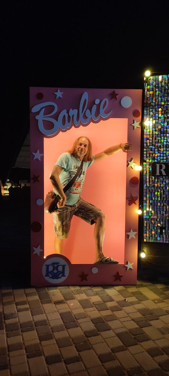 SlavaLim's tweet image. "Если нужно объяснять, то не нужно объяснять!" © Оля Бузова. Казантип. Щёлкино 2025 г. 🌊☀️🌴
___
"Спасибо Керчь!" © Оля Бузова там же. 😁