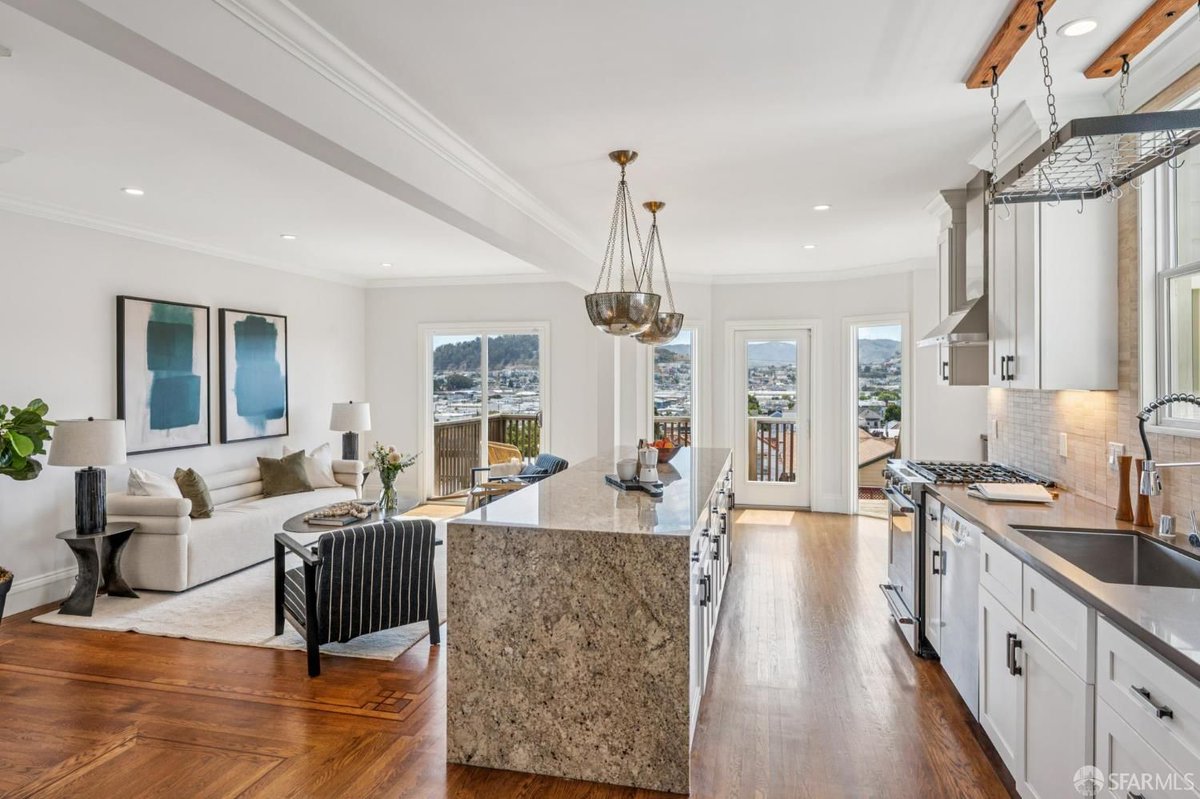 1343 Palou Avenue dlvr.it/TMNgBQ