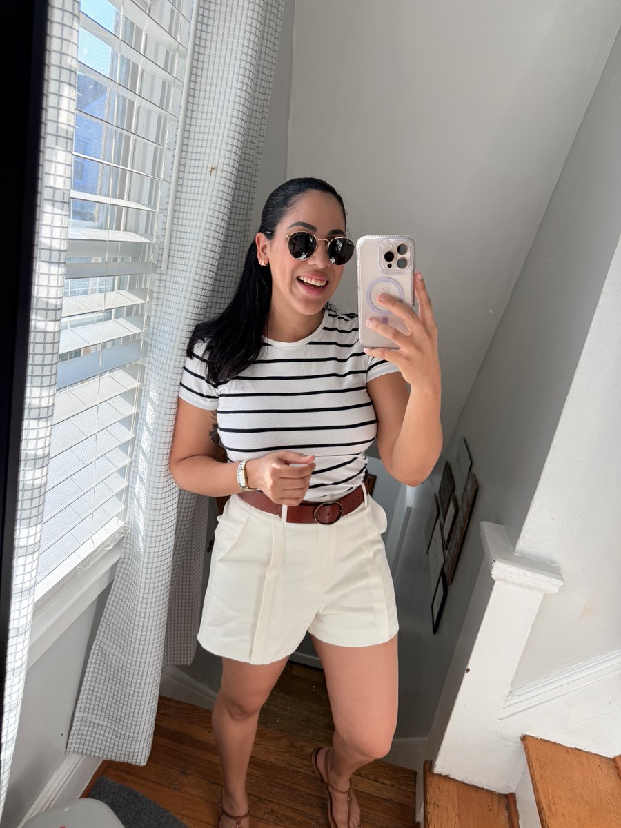 __Obrito's tweet image. Nada que unos lentes negros no puedan resolver… ojeras estratégicamente cubiertas y una sonrisa alimentada por café. 😎☕ #TeamNoSleep