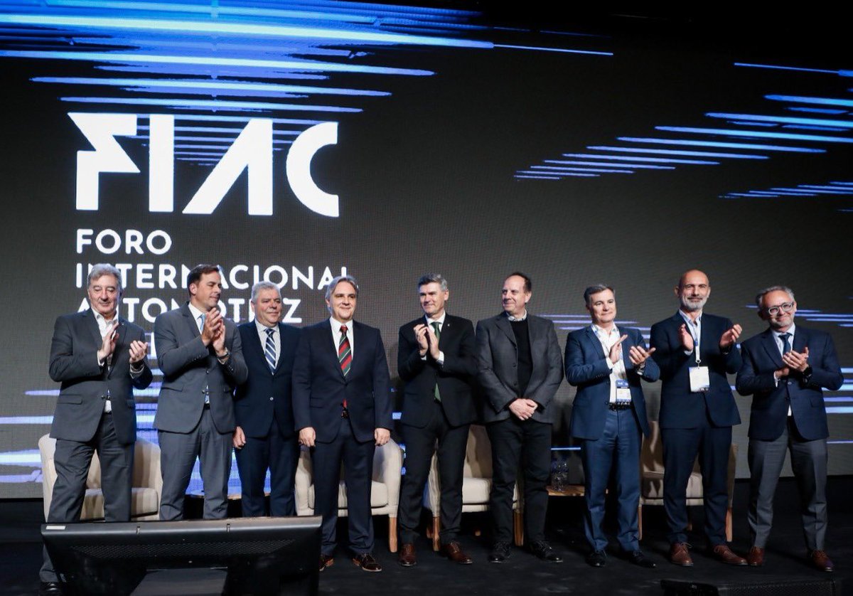 Pablo De Chiara (@poldc) on Twitter photo En el Foro FIAC, el sector automotriz reconoció que las políticas de <a href="/MartinLlaryora/">Martín Llaryora</a> impulsan el desarrollo productivo de Córdoba.
Aquí no cobramos impuestos a la industria, un factor clave que aumenta la competitividad de nuestras fábricas.
#Córdoba #FIAC #IndustriaAutomotriz En el Foro FIAC, el sector automotriz reconoció que las políticas de <a href="/MartinLlaryora/">Martín Llaryora</a> impulsan el desarrollo productivo de Córdoba.
Aquí no cobramos impuestos a la industria, un factor clave que aumenta la competitividad de nuestras fábricas.
#Córdoba #FIAC #IndustriaAutomotriz